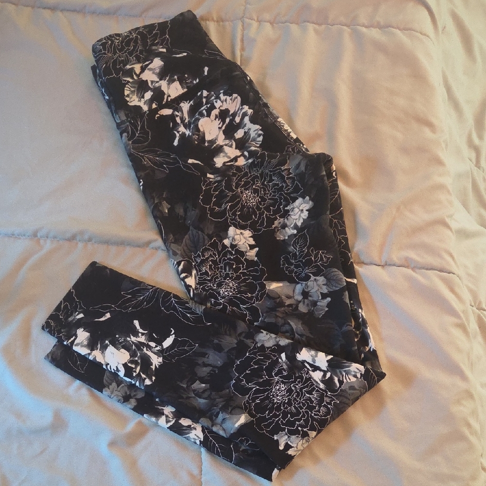 Balance Collection Black and White Floral Leggings